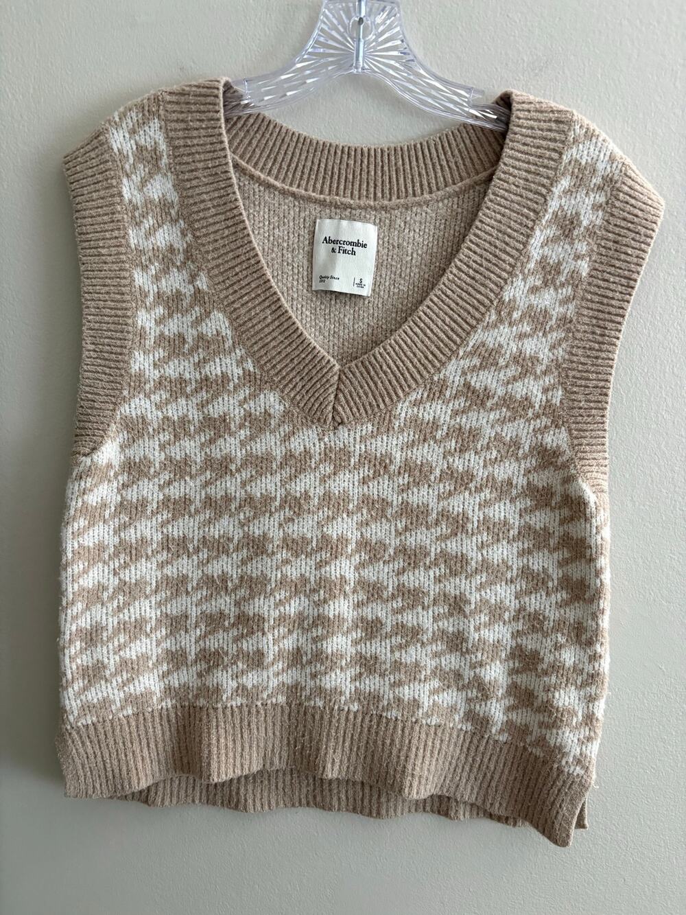 Abercrombie & Fitch Houndstooth Knit Sweater Vest Tan Beige Cream V-Neck Size S